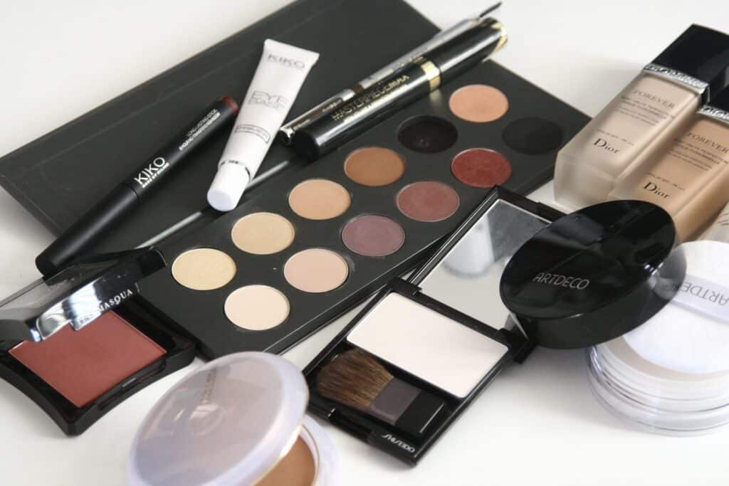 Acquistare makeup: ecco come fare acquisti più consapevoli.